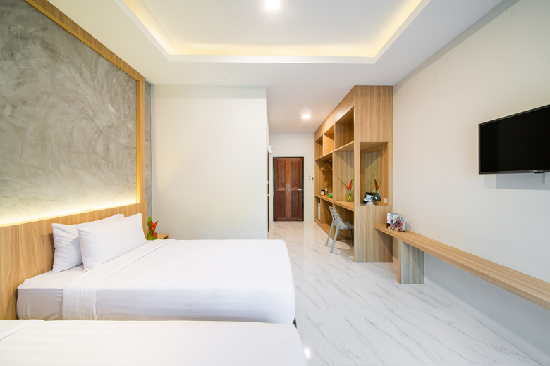 Hotel Kaw Kwang Beach Resort