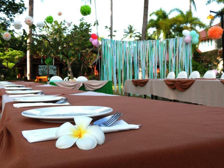 Hotel Kaw Kwang Beach Resort