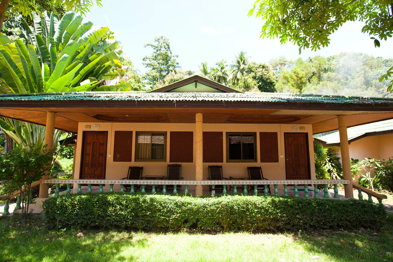 Hotel Kaw Kwang Beach Resort