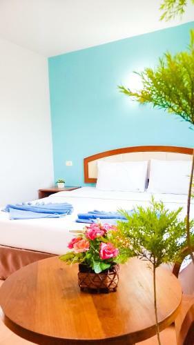 Hotel J.holiday Inn
