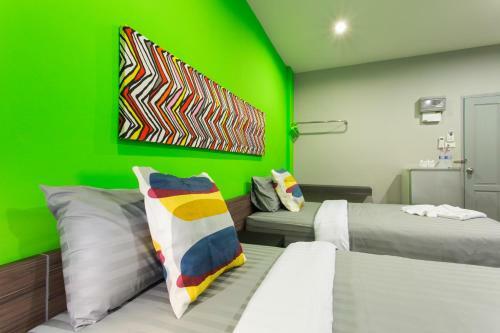 Hotel Krabi Inn & Omm