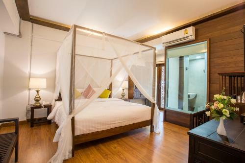 Hotel Night Bazaar Inn