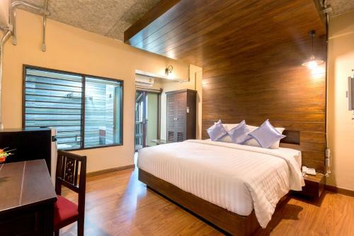 Hotel Night Bazaar Inn