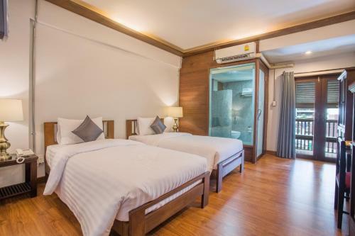 Hotel Night Bazaar Inn