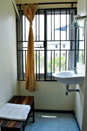 Hostal Manee House