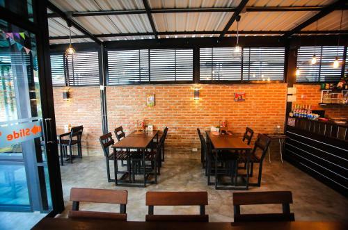 Hostal Manee House