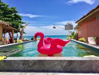 Hotel Cha-ba Bungalow & Art Gallery