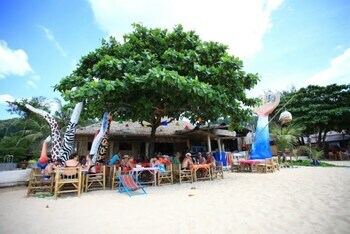 Hotel Cha-ba Bungalow & Art Gallery