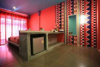 Hotel Cha-ba Bungalow & Art Gallery