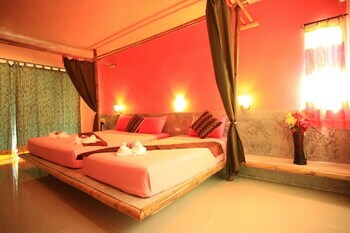 Hotel Cha-ba Bungalow & Art Gallery