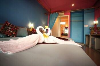 Hotel Cha-ba Bungalow & Art Gallery