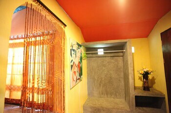 Hotel Cha-ba Bungalow & Art Gallery