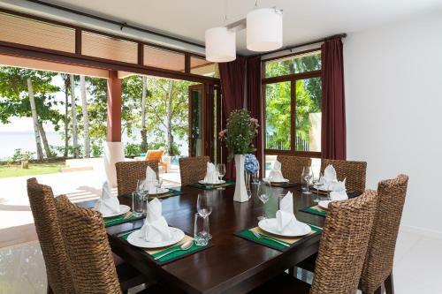 Amatapura Beachfront Villa 15