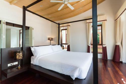 Amatapura Beachfront Villa 15