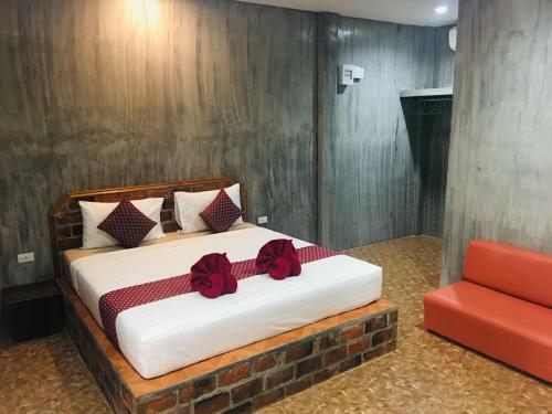 Lodge Baan Long Beach