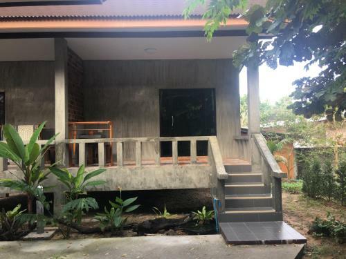 Lodge Baan Long Beach