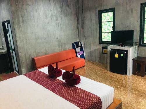 Lodge Baan Long Beach