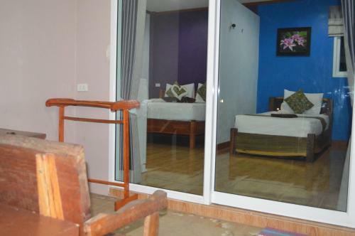 Lodge Baan Long Beach