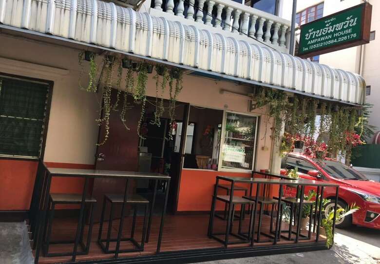 Hostal Ampawan Guesthouse