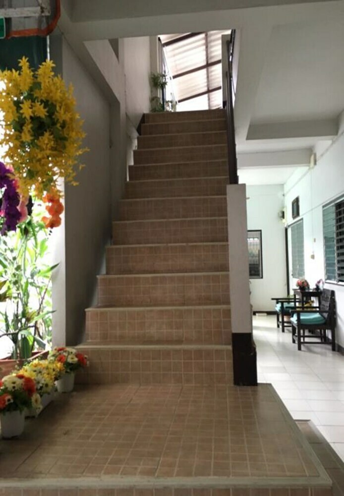 Hostal Ampawan Guesthouse
