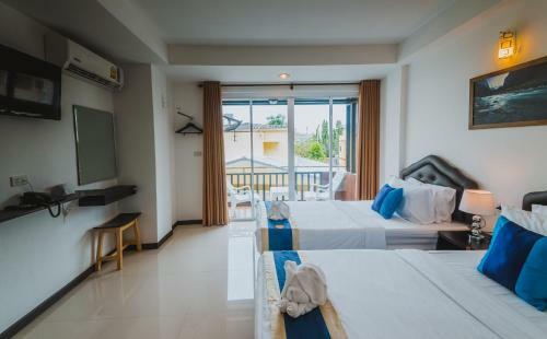 Th Beach Hotel