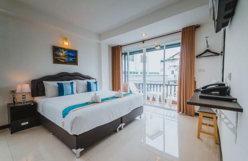 Th Beach Hotel