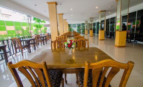 Th Beach Hotel