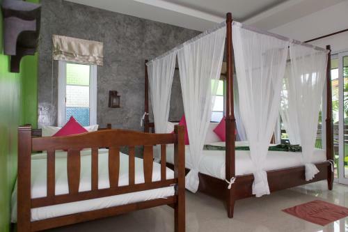 Pinky Bungalow