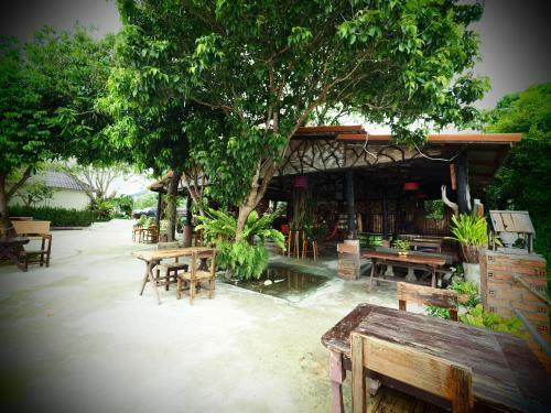 Hostal Lanta Topview Resort