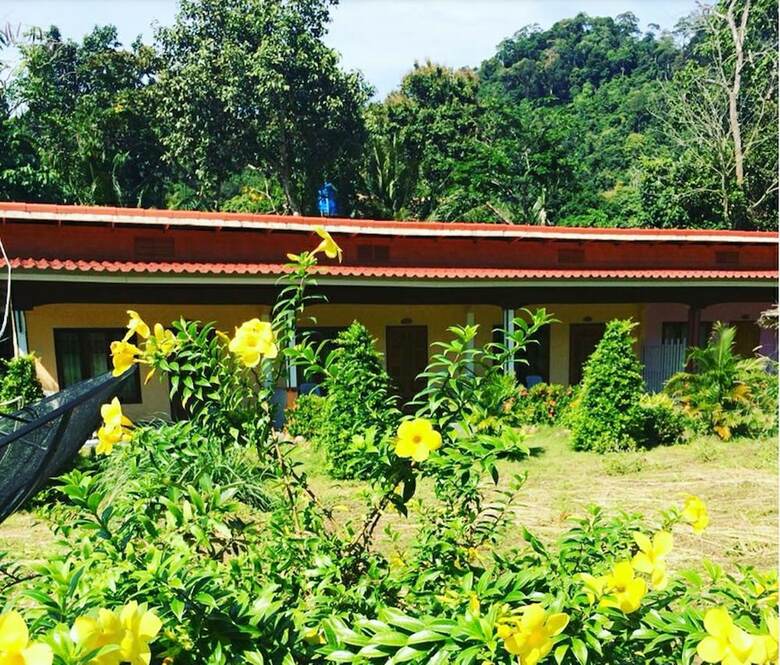Hostal Phu Lanta Life