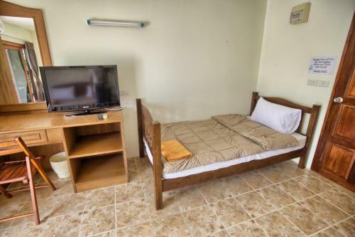 Lanta Hugs Hostel