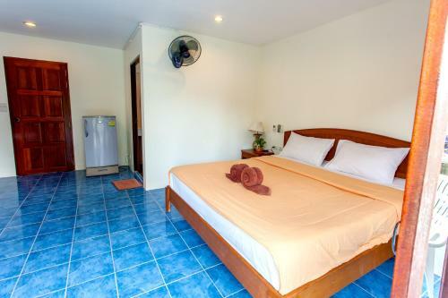 Lanta Hugs Hostel