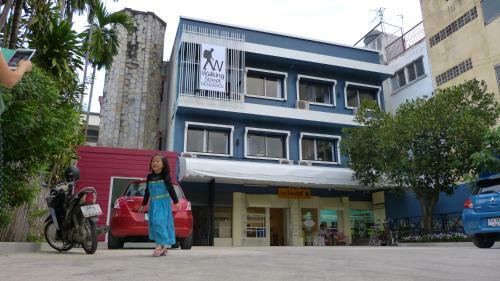 Hostal Walking Street Residence