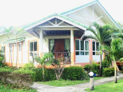 Lanta Palm Beach Resort
