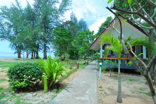 Lanta Palm Beach Resort