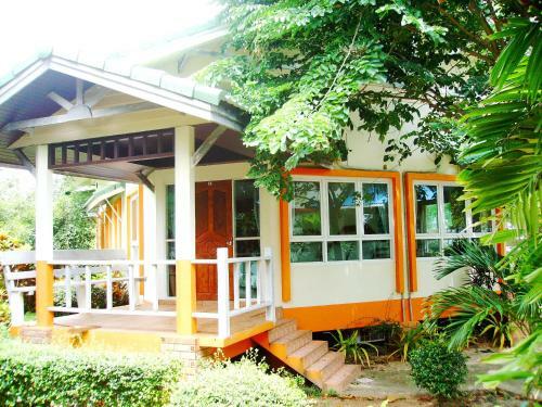 Lanta Palm Beach Resort