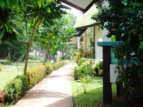 Lanta Palm Beach Resort