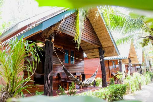 Hotel Lanta New Coconut Bungalow