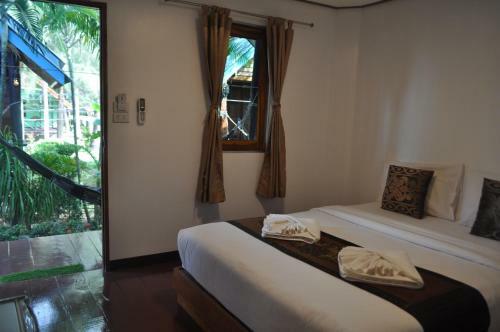 Hotel Lanta New Coconut Bungalow