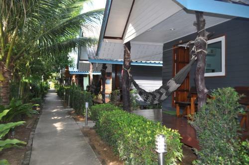 Hotel Lanta New Coconut Bungalow