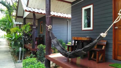 Hotel Lanta New Coconut Bungalow