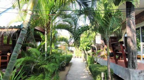 Hotel Lanta New Coconut Bungalow