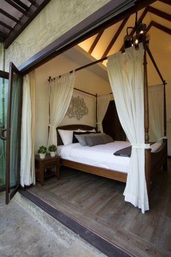 X2 Chiang Mai South Gate Villa