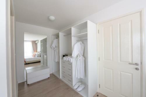 Apartamentos First Choice Suites By The Sea