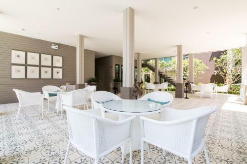 Apartamentos First Choice Suites By The Sea