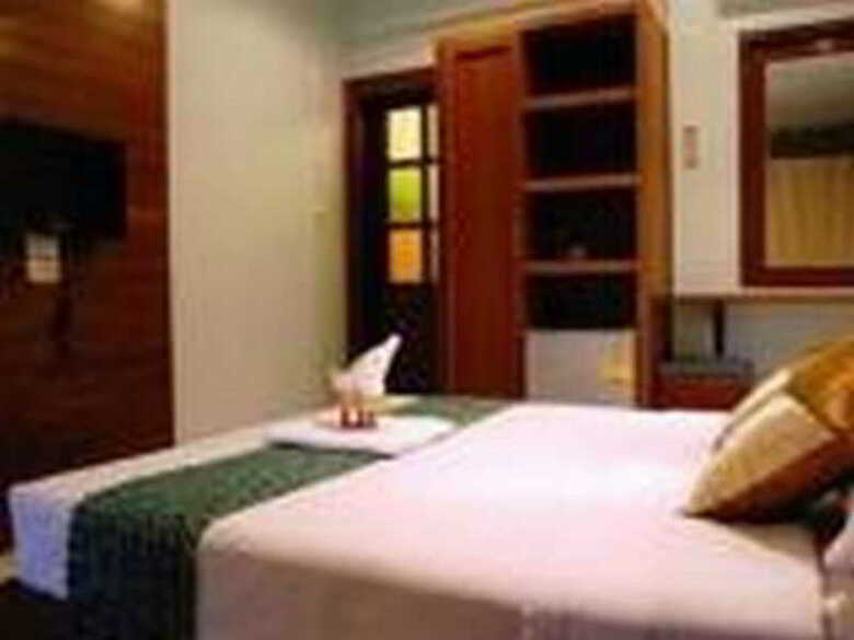 Hotel Baanlek Home Stay