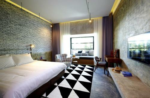 Hotel The Restro