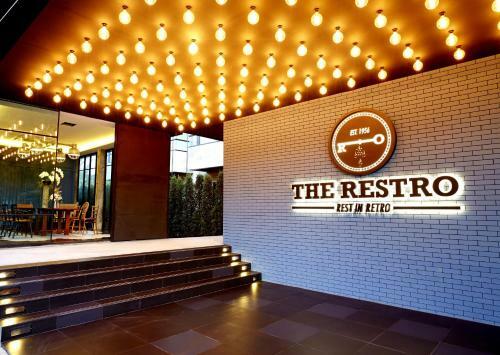 Hotel The Restro
