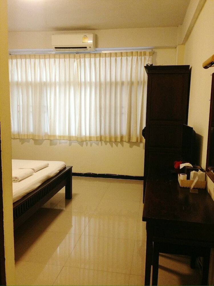 Hotel Natee Place
