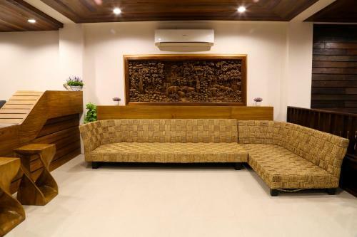 Sabai Hotel & Hostel